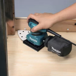 Ponceuse vibrante triangulaire Makita BO4565 200W 112 x 190mm