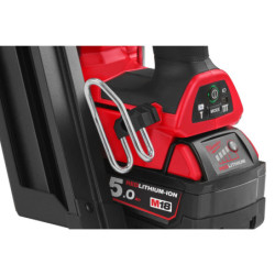 Cloueur FFN-502CA Milwaukee avec 2 batteries 5Ah et 19800 clous 75mm/7,4x2,8 annelés