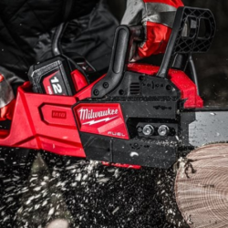 Tronçonneuse 30cm Milwaukee M18 FCHSC-122 avec 2 batteries et 1 chargeur