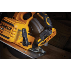 Scie circulaire XR 18V en coffret, sans batterie ni chargeur DCS573NT-XJ